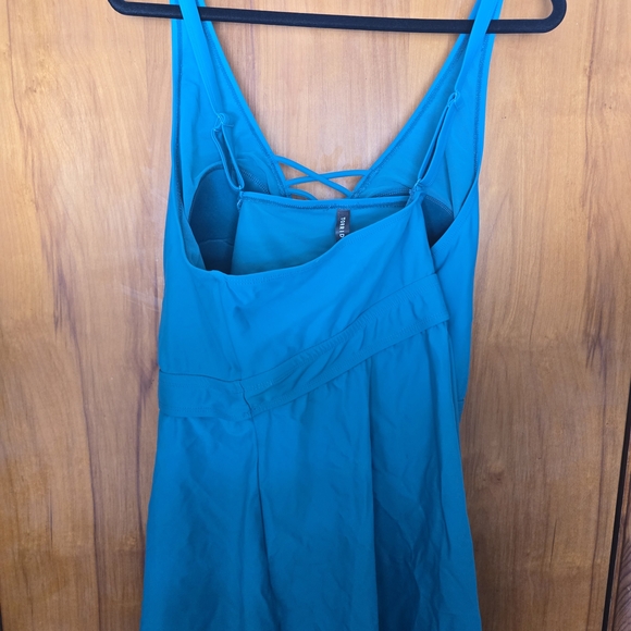 Torrid 6(6X) Wireless XO Triangle Padded Tankini Swim TOP ONLY - Picture 3 of 9